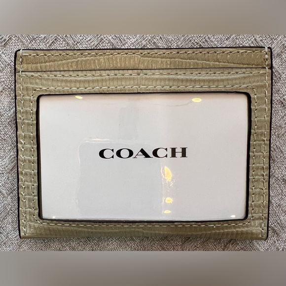 NWT, gorgeous Coach Slim ID Card Case in pale green with silver pinmount logo - Picture 7 of 13